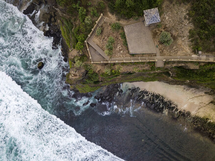 Indonesien, Bali, Luftaufnahme des Uluwatu-Tempels - KNTF01828