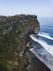 Indonesien, Bali, Luftaufnahme des Uluwatu-Tempels - KNTF01839
