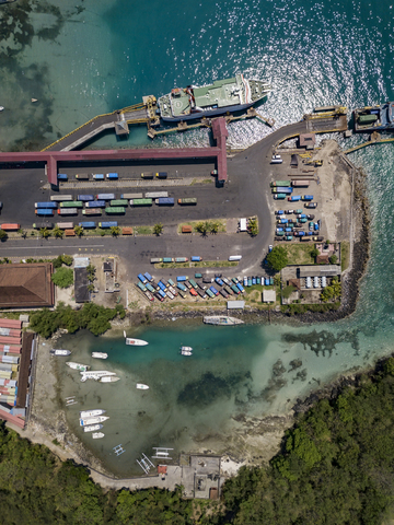 Indonesien, Bali, Luftaufnahme von Padangbai, Hafen von oben, lizenzfreies Stockfoto