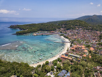 Indonesien, Bali, Luftaufnahme von Padangbai, Bucht, Strand - KNTF01857