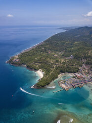 Indonesien, Bali, Luftaufnahme von Padangbai, Bucht, Strand - KNTF01860