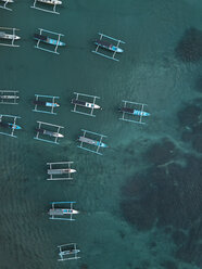 Indonesien, Bali, Luftaufnahme von Banca-Booten - KNTF01881