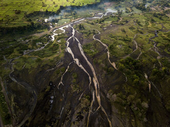 Indonesien, Bali, Luftaufnahme eines Flusses - KNTF01893