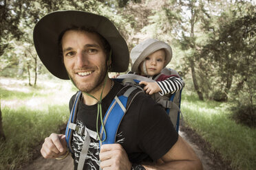 Man and his baby girl at hiking trail in Rancho Santa Elena, Hidalgo, Mexico - AURF06558