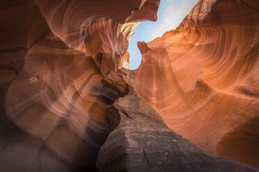 Blick in den Himmel im Antelope Canyon - AURF06589