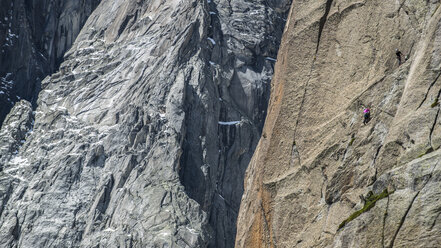 Bergsteiger in den französischen Alpen, Envers des Aiguilles, Haute-Savoie, Frankreich - AURF06736