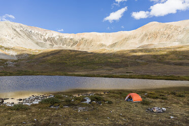 Campingzelt in der Nähe von Kite Lake und Mt. Democrat, Colorado, USA - AURF06763