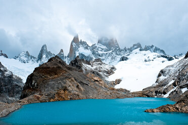 See und verschneiter Berg, Santa Cruz, Argentinien - AURF06925