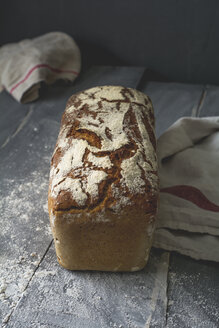 Selbstgebackenes rustikales Roggenbrot - ODF01591