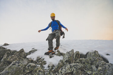Bergsteiger am Ashlu Mountain, Coast Mountain Range, Squamish, British Columbia, Kanada - AURF07190