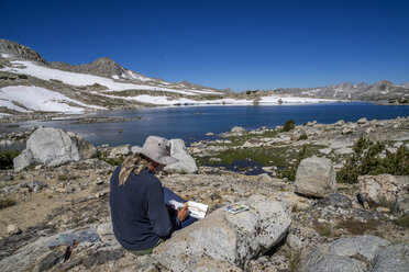 Männliches Aquarell am Muriel Lake in der Eastern Sierra, Piute Pass, Bishop, Kalifornien, USA - AURF07210