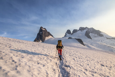 Bergsteiger beim Überqueren des Vowell-Gletschers, Bugaboo Mountains, British Columbia, Kanada - AURF07213