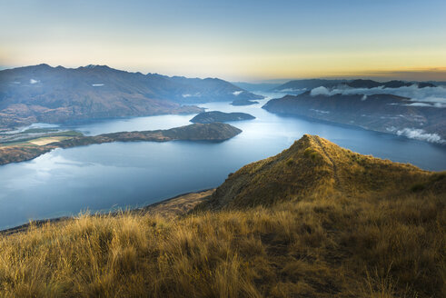 New Zealand, South Island, Wanaka, Otago, Coromandel peak at sunrise - MKFF00411