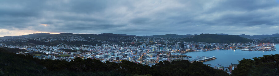 New Zealand, North Island, Wellington, Harbour, Panoramic view in the evening - MKFF00436