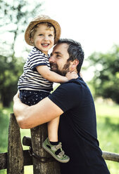 portrait of happy father and little son spending time together outdoors - HAPF02731