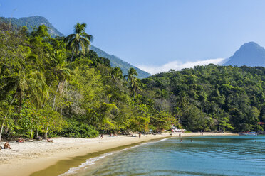 Tropischer Strand mit Palmen in Ilha Grande, Rio de Janeiro, Brasilien - AURF07296