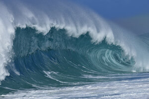 USA, Hawaii, Oahu, Pazifischer Ozean, große dramatische Welle - RUEF01964