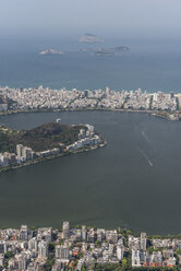 Blick von der Christusstatue auf die Lagune Rodrigo de Freitas in Rio de Janeiro, Brasilien - AURF07368