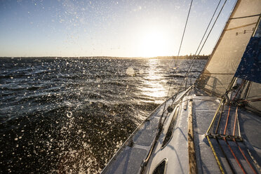 Blick vom Segelboot auf das Meer, Perth, Westaustralien, Australien - AURF07396