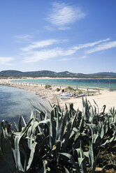 Blick auf den Strand, Isola dei Gabbiani, Poro Pollo, Sardinien, Italien - AURF07408