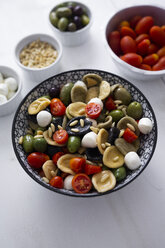 Mediterrane Orecchiette mit Tomate, Oliven und Mozzarella - GIOF04534