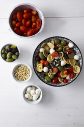 Mediterrane Orecchiette mit Tomate, Oliven und Mozzarella - GIOF04535