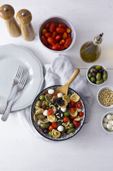 Mediterrane Orecchiette mit Tomate, Oliven und Mozzarella - GIOF04536