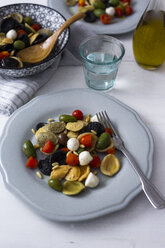 Mediterrane Orecchiette mit Tomate, Oliven und Mozzarella - GIOF04541