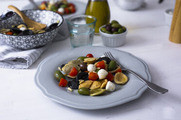 Mediterranean orecchiette with tomato, olives, mozzarella - GIOF04542