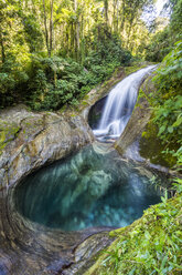 Flusslandschaft des Atlantischen Regenwaldes, Serrinha do Alambari, Staat Rio de Janeiro, Brasilien - AURF07539