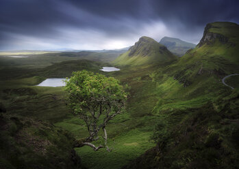 Landschaft mit Quiraing, Isle of Skye, Schottland, UK - AURF07544