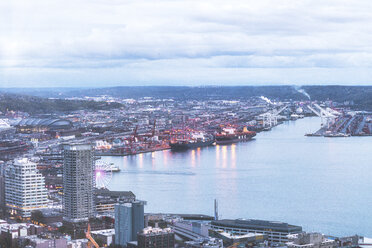 USA, Bundesstaat Washington, Seattle, Hafen am Abend - MMAF00574