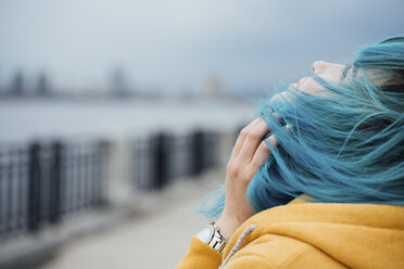 Young woman with dyed blue hair looking up - VPIF00868