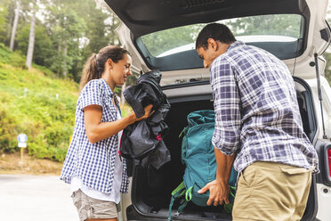 Italy, Massa, couple taking the bags from the car ready to hike in the Alpi Apuane mountains - WPEF00915