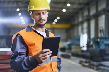 Man using tablet in factory - BSZF00620