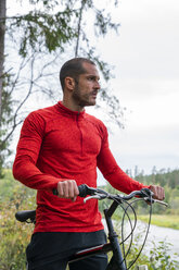 Athlete mountainbiking in nature, taking a break - KKAF02364