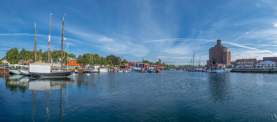 Germany, Schleswig-Holstein, Eckernfoerde, Fishing harbour - FRF00751