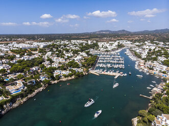 Spain, Balearic Islands, Mallorca, Coast of Cala d'or and bay Cala Ferrera - AMF05987