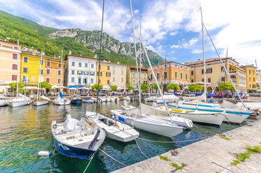 Italy, Lombardy, Gargano, Lake Garda, Harbour - MHF00481