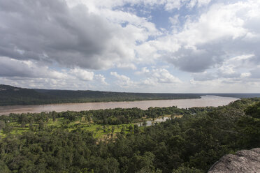 Thailand, Ubon Ratchathani Province, Pha Taem National Park, View to Mekong river, border to Laos - ZCF00671