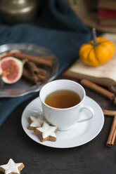 Tasse Tee und Zimtsterne - JUNF01395