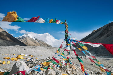 Mantra flags, Everest base camp, Tingri, Xizang, China - CUF44414