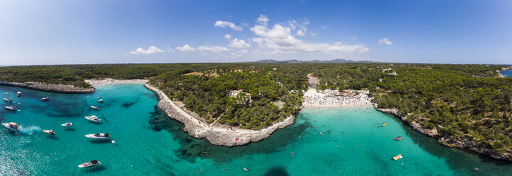 spanien, Balearen, Mallorca, Luftaufnahme von Cala Mondrago und Playa Mondrago, Naturpark Mandrago - AMF06002
