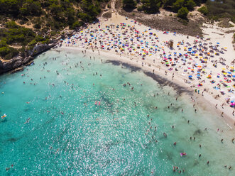 spanien, Balearen, Mallorca, Luftaufnahme von Cala Mondrago und Playa Mondrago, Naturpark Mandrago - AMF06009