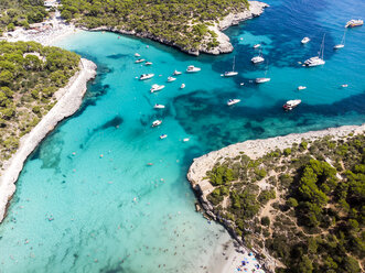 spanien, Balearen, Mallorca, Luftaufnahme von Cala Mondrago und Playa Mondrago, Naturpark Mandrago - AMF06011