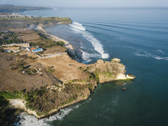Indonesien, Bali, Luftaufnahme von Balangan Strand - KNTF02040