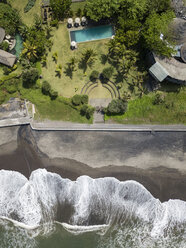 Indonesien, Bali, Luftaufnahme von Yeh Gangga Strand - KNTF02084