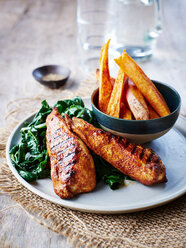 Cajun-Hähnchen mit Mangold und Süßkartoffelchips - CUF44577