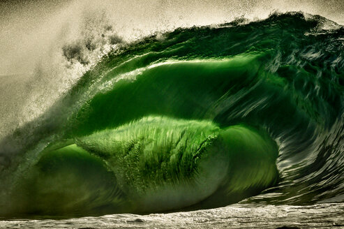 Riley's Wave, eine riesige brechende Welle, Kilkee, Clare, Irland - CUF44875