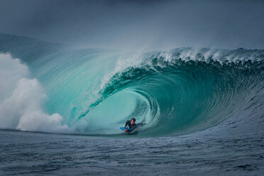 Rileys Welle, Bodyboarden, Doolin, Clare, Irland - CUF45036